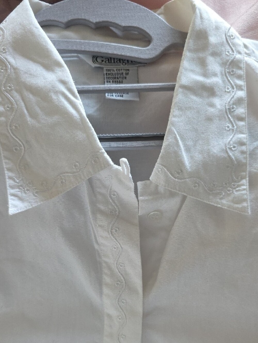 Casual White Long-Sleeve Button-Up Shirt